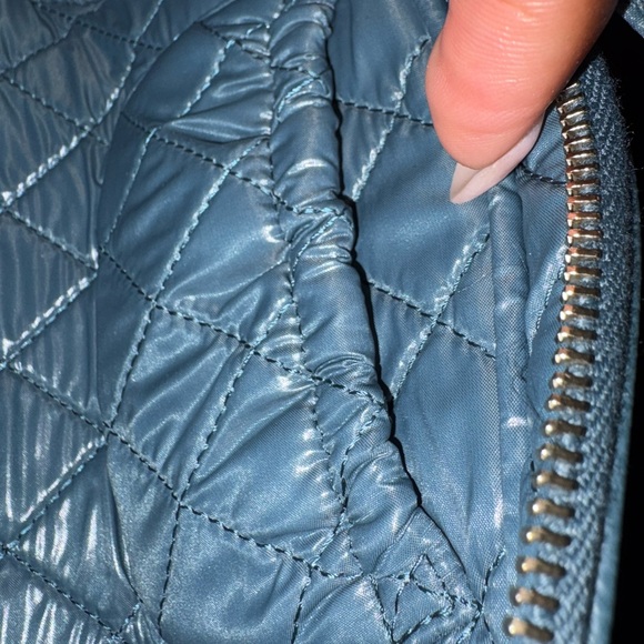 Chanel Quilted Blue Leather Cosmetic Pouch CC Logo Rare Color - Picture 5 of 11